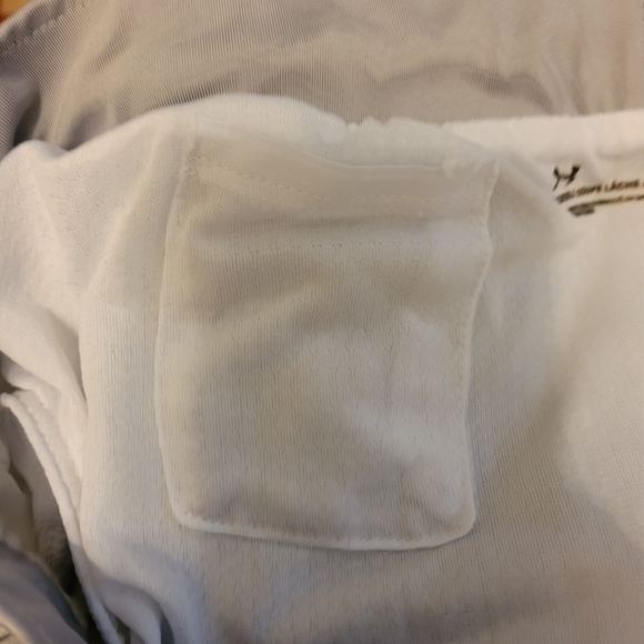 Womens Under Armour Light Gray Performance Shorts. Loose Fit. Size Large - Picture 5 of 7